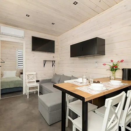 Wakacyjny Z Ogródkiem W Pobierowie Niedaleko Plaży By Renters Dom wakacyjny *