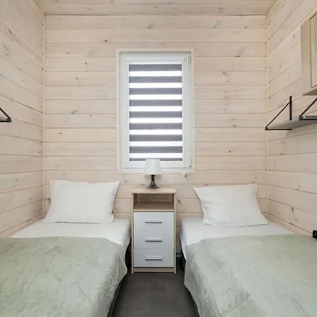 Wakacyjny Z Ogródkiem W Pobierowie Niedaleko Plaży By Renters *